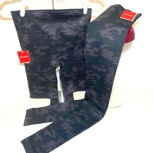 SPANX Look At Me Now Seamless Camo – Bundle of 2 (Leggings + Biker Shorts) – NWT